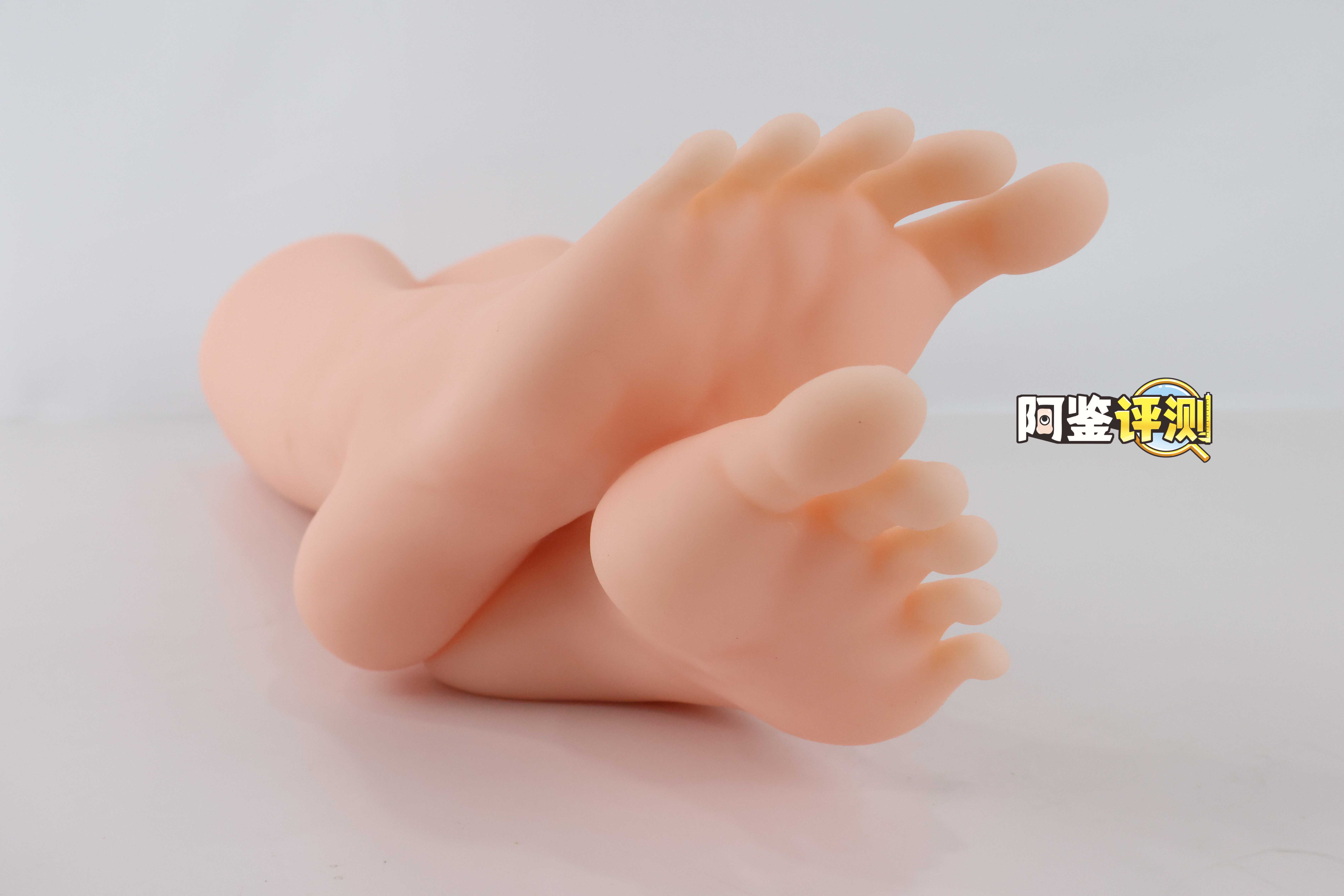 国产大魔王-jiojio评测!足控性癖大满足!难得一个可以使用的“玉足”