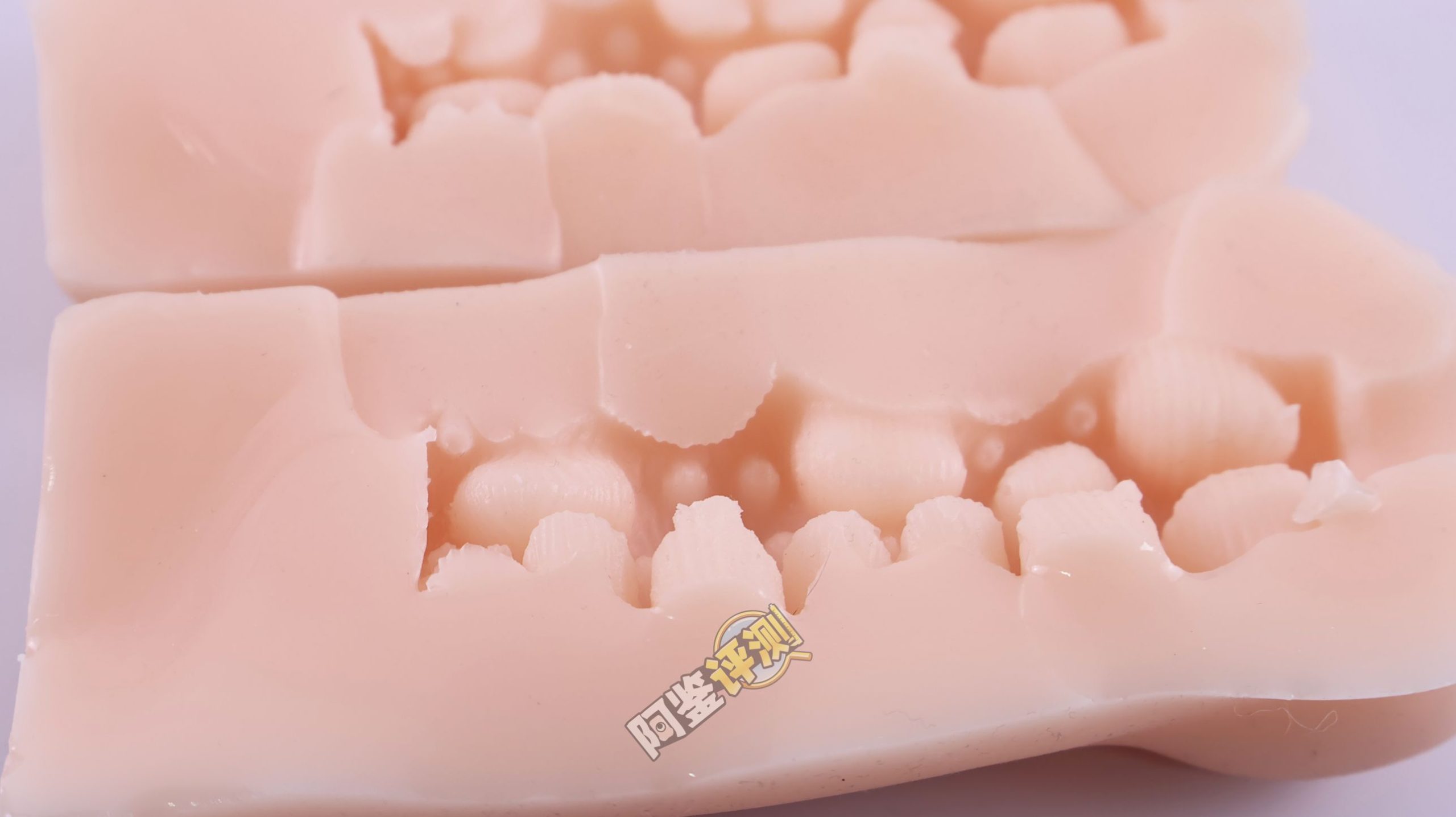 汤马托易士——“美优酱一年调教”评测！密布圆形石块的通道，把我的龟头狠狠卡住了...