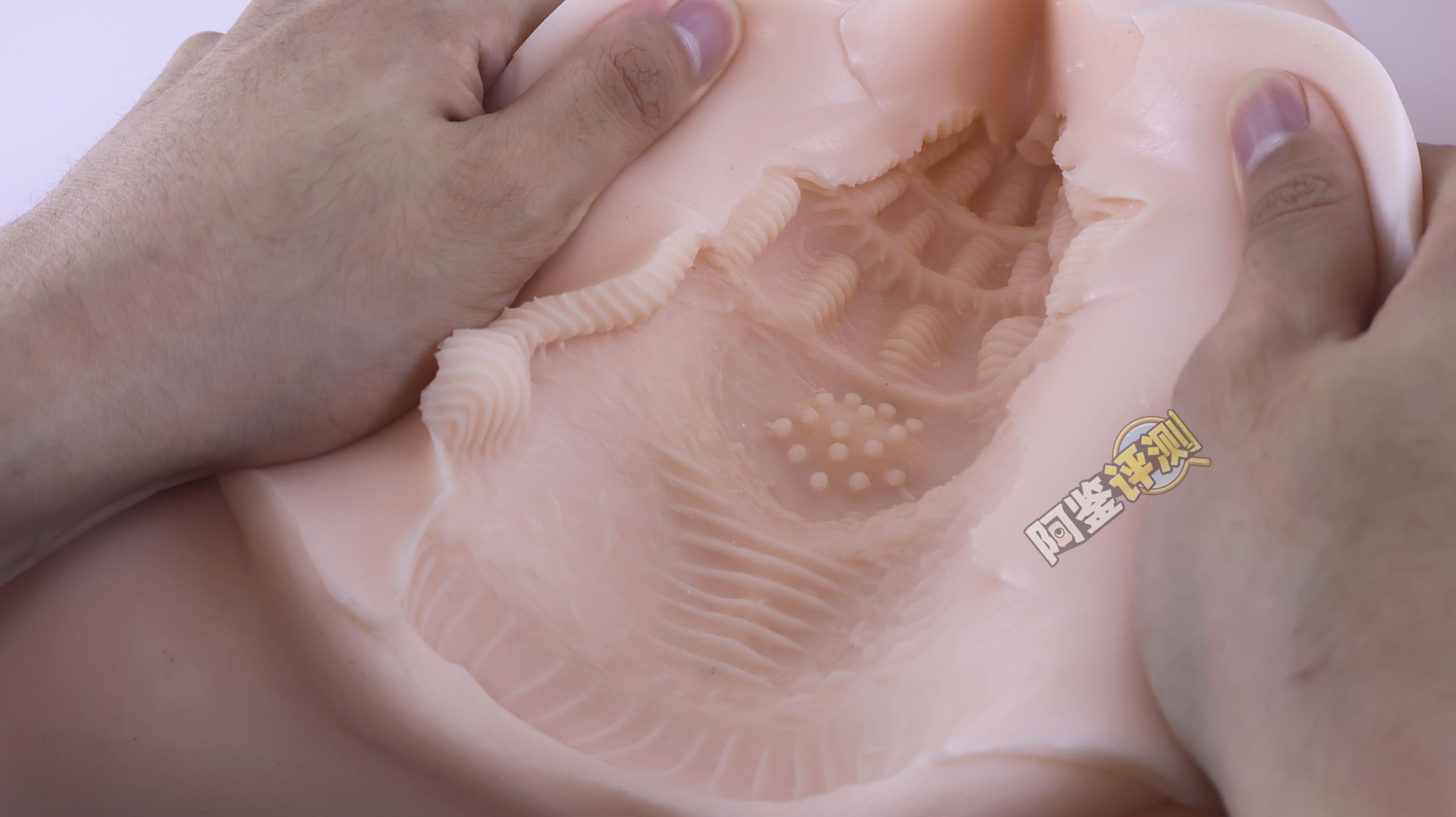 MACCOS——“纯洁之体”评测！少见的带腿小臀模，多种多样的视觉角度