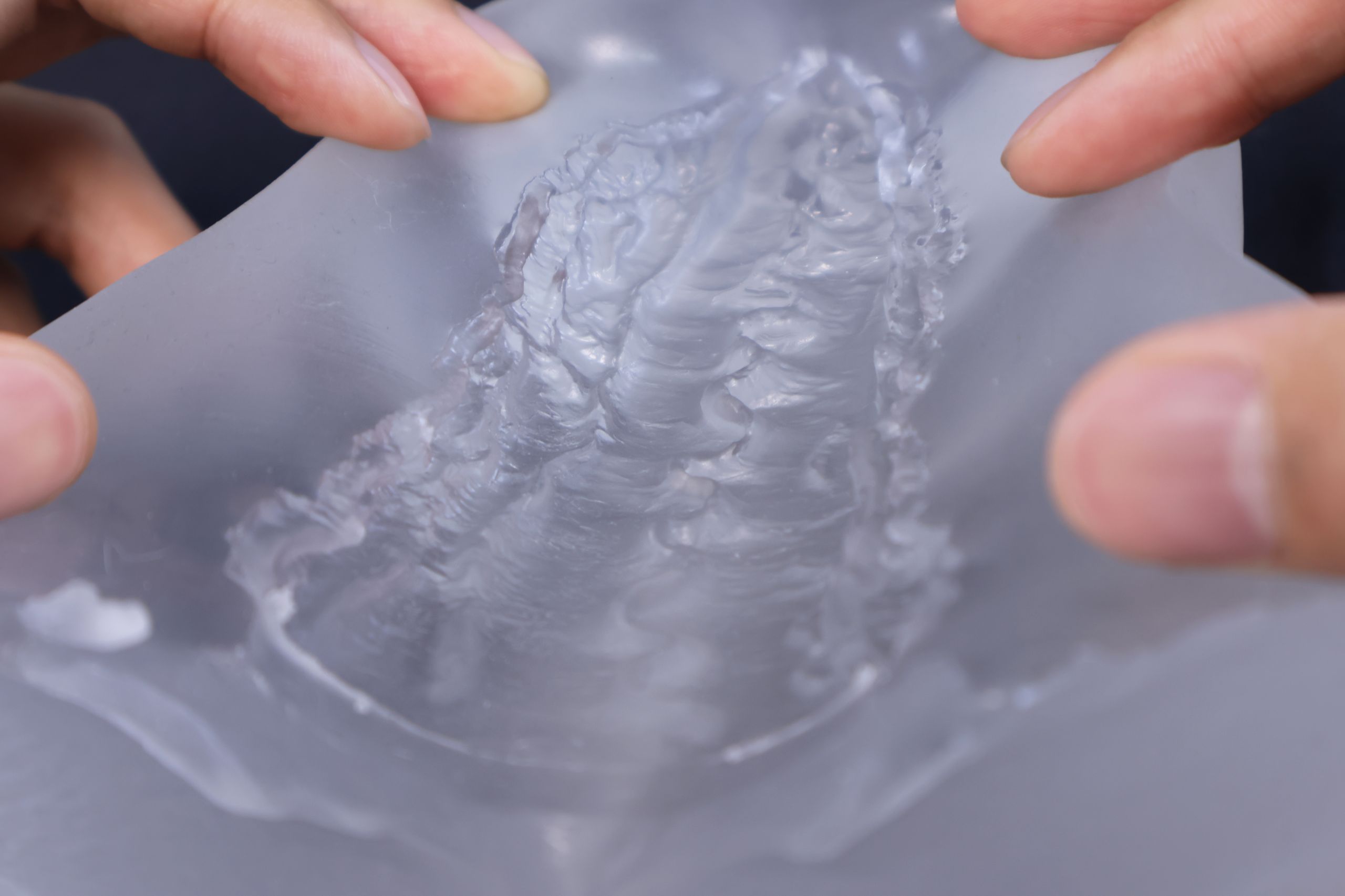 LoveFactor——“纯白机娘”评测！比起透明的核心卖点，胶体的黏着感给我印象更深...