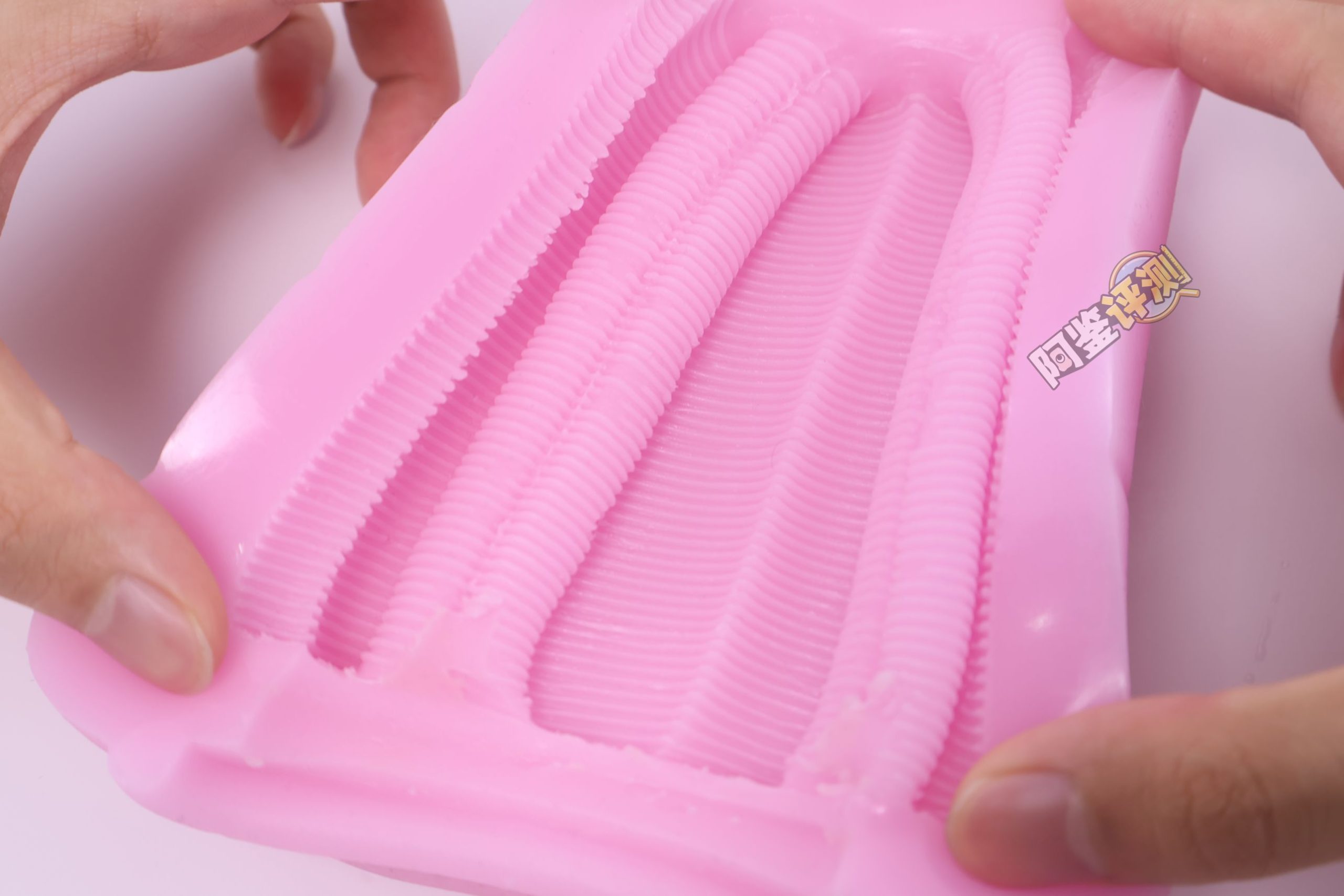 火炮——“口交皇后”评测！试图做出上下都有舌头的口交感，但实际结果相当平淡