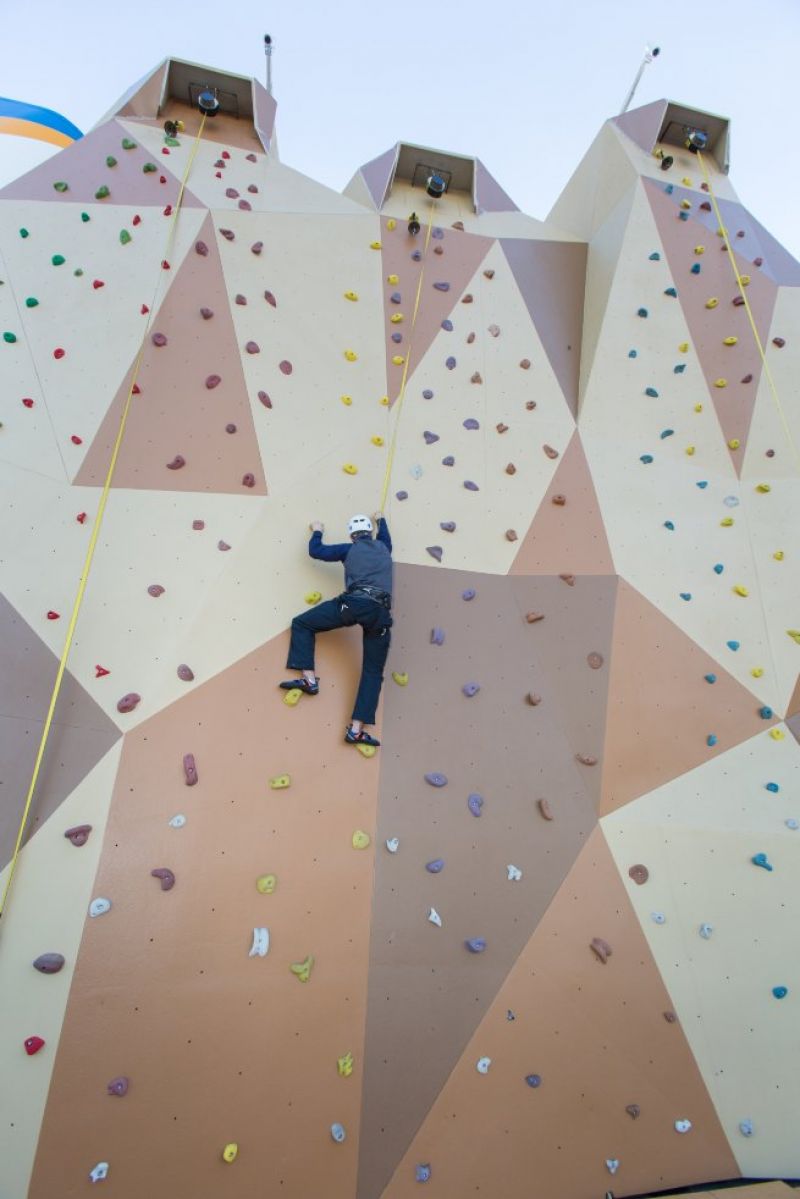 汤马托易士——“美优酱一年调教”评测！密布圆形石块的通道，把我的龟头狠狠卡住了...