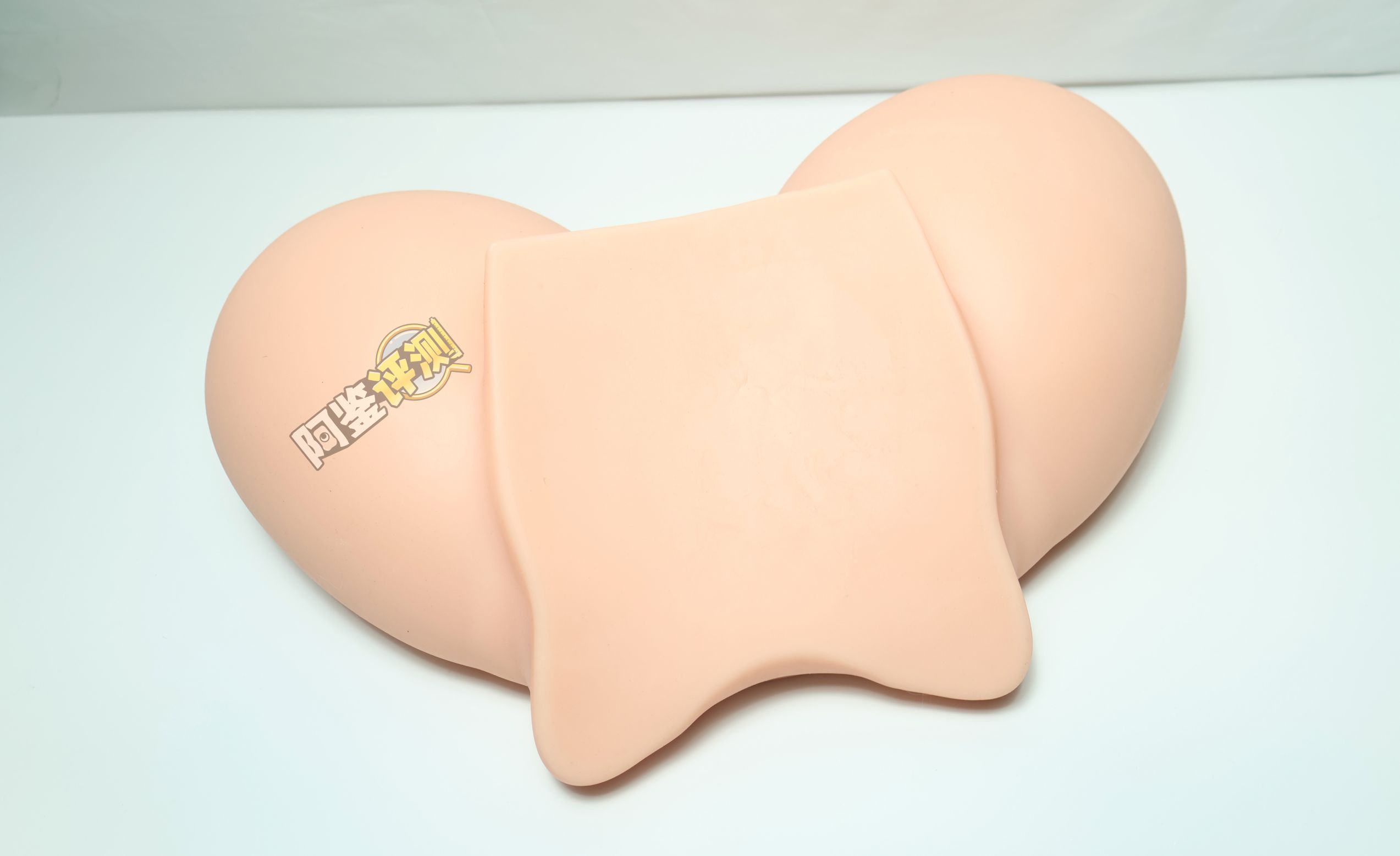 傲川——“爆乳娘”评测！猎奇的超级大雷，能铺满桌面的超级爆乳！