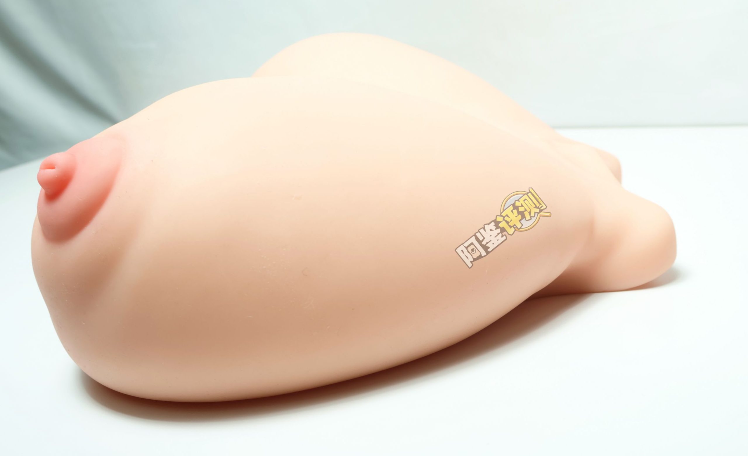 傲川——“爆乳娘”评测！猎奇的超级大雷，能铺满桌面的超级爆乳！