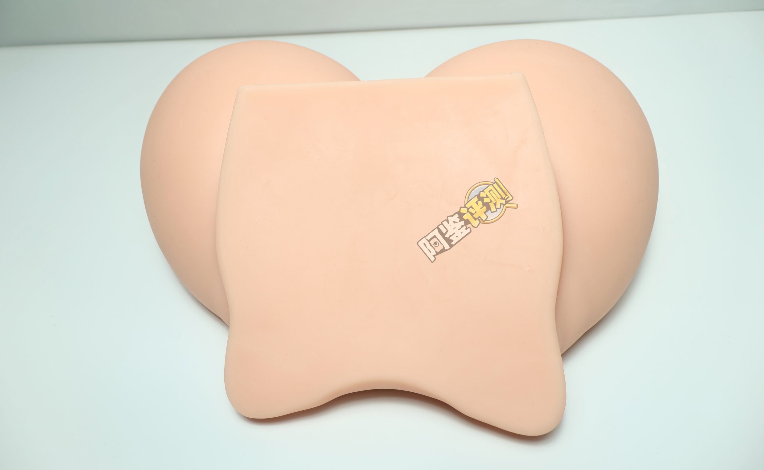 傲川——“爆乳娘”评测！猎奇的超级大雷，能铺满桌面的超级爆乳！