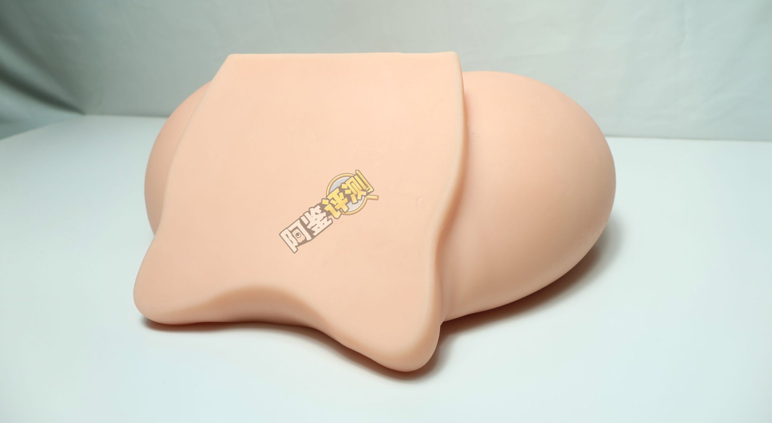 傲川——“爆乳娘”评测！猎奇的超级大雷，能铺满桌面的超级爆乳！