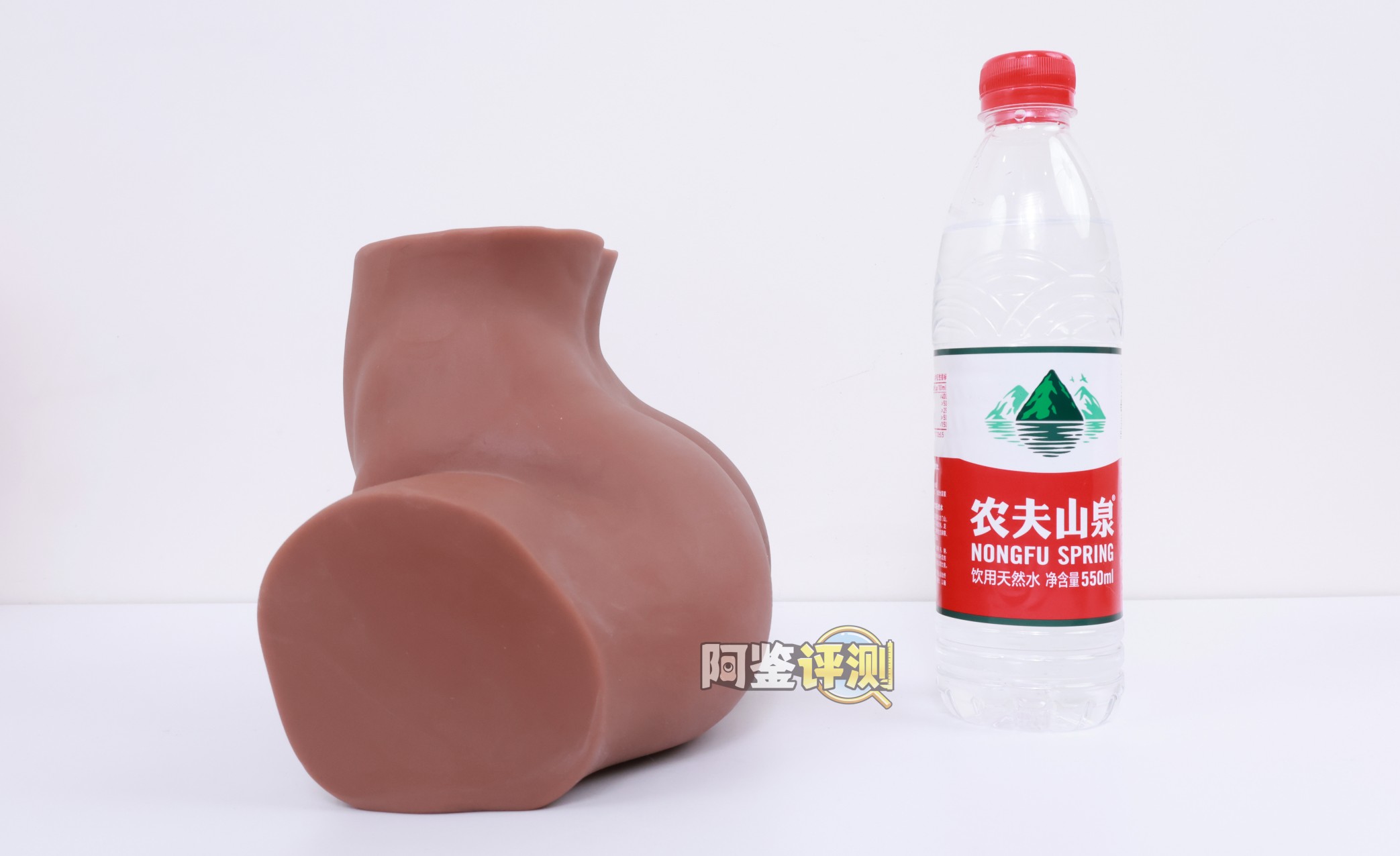 muni——“埃及艳后”评测！一字马开腿型的黑皮小臀模，因为双通道太接近导致末端出现了开裂