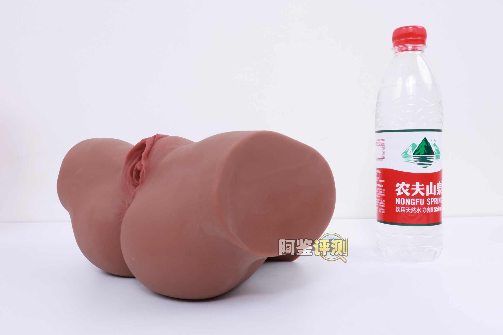 muni——“埃及艳后”评测！一字马开腿型的黑皮小臀模，因为双通道太接近导致末端出现了开裂