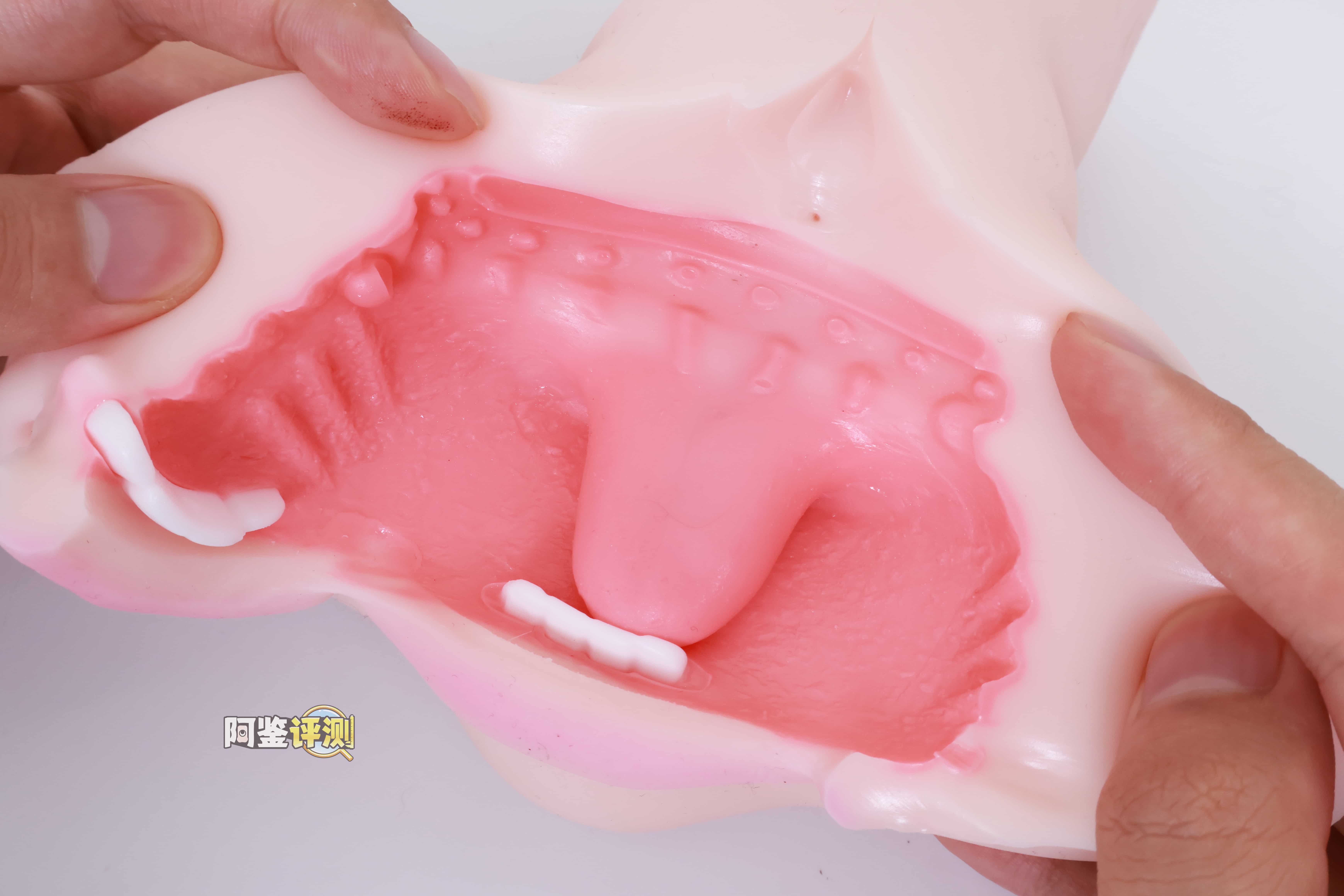 YUU——“饶舌辣妹”评测！噱头就是这个杯子的全部了.....像搞笑玩具一样毫无实用性的产品