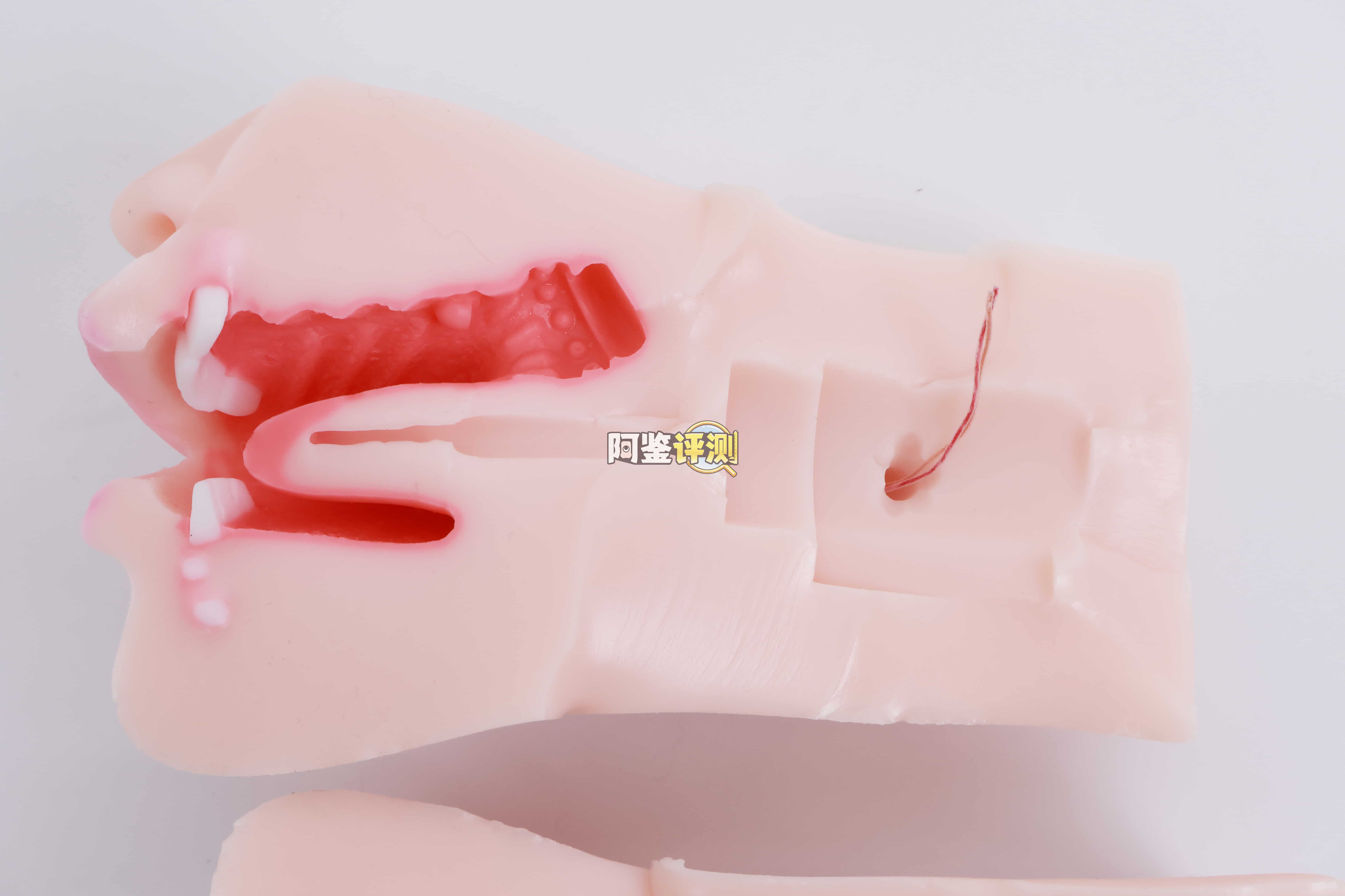 YUU——“饶舌辣妹”评测！噱头就是这个杯子的全部了.....像搞笑玩具一样毫无实用性的产品