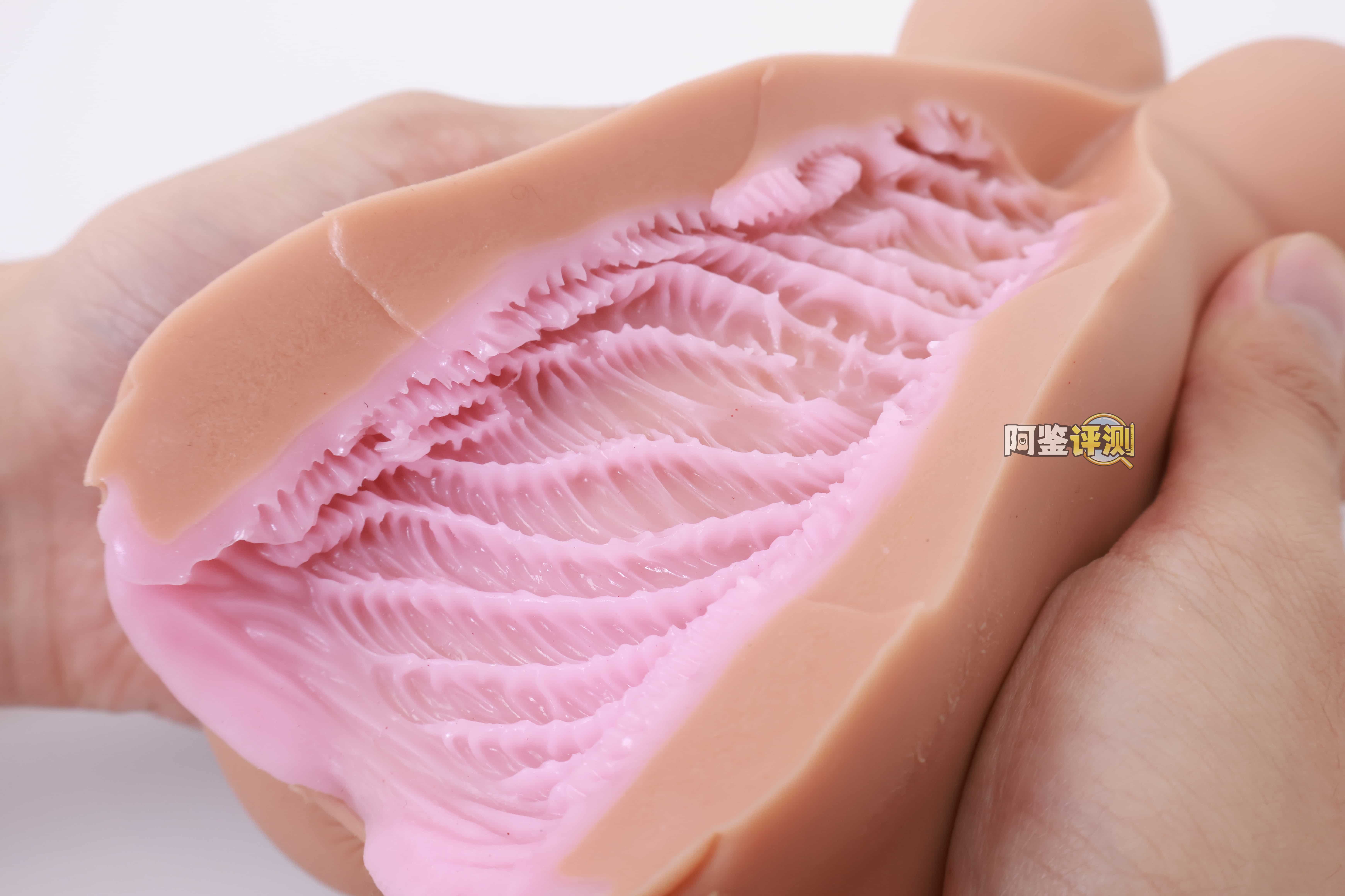 魔眼——“超丰满辣妹”评测！我用过最精致细腻的剐蹭纹理，却被粗糙的外形破坏掉了...