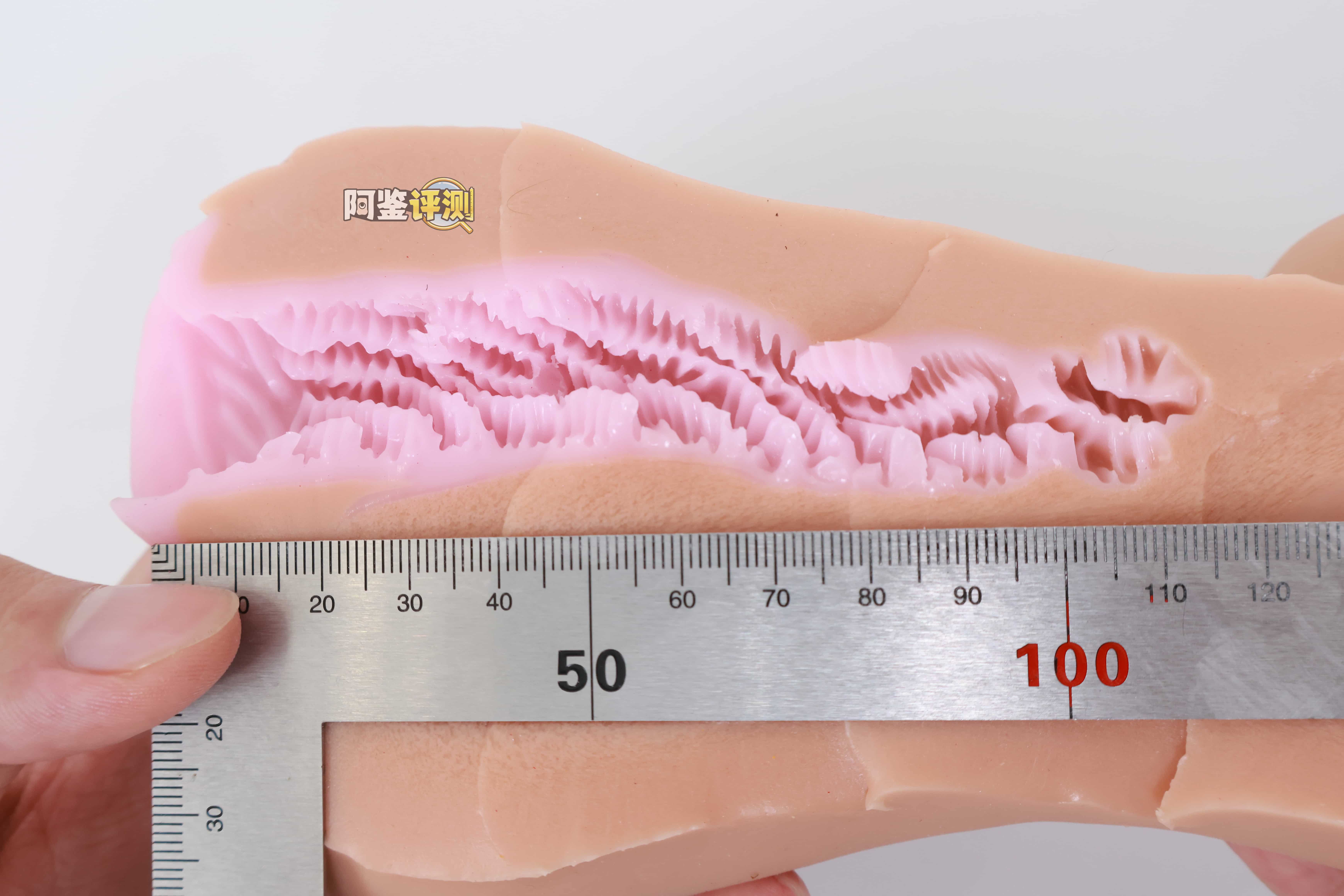 魔眼——“超丰满辣妹”评测！我用过最精致细腻的剐蹭纹理，却被粗糙的外形破坏掉了...