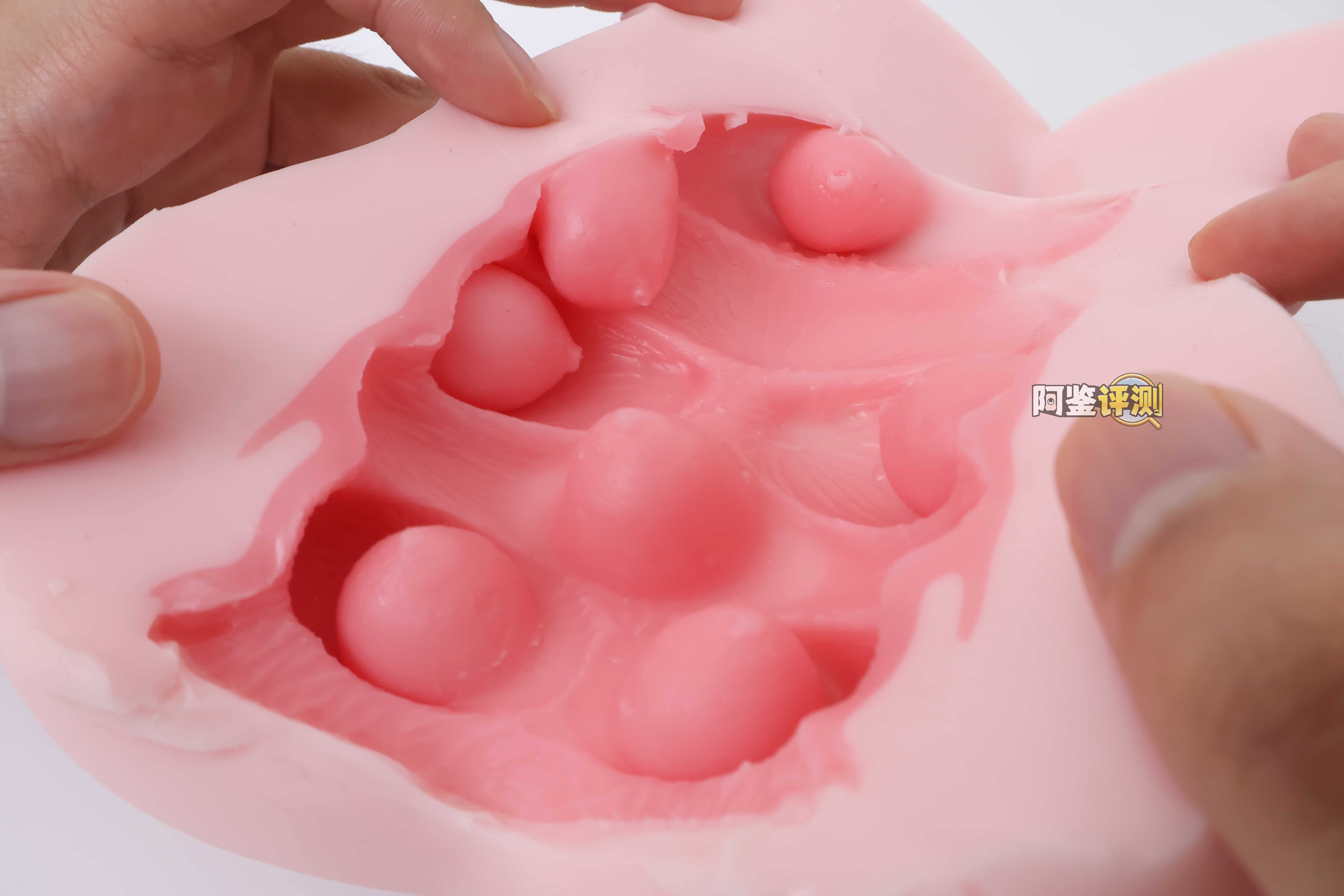 YUU——”乳推神乐”评测！乳交居然要靠通道结构来实现？这设计概念多少是有点搞笑成分在