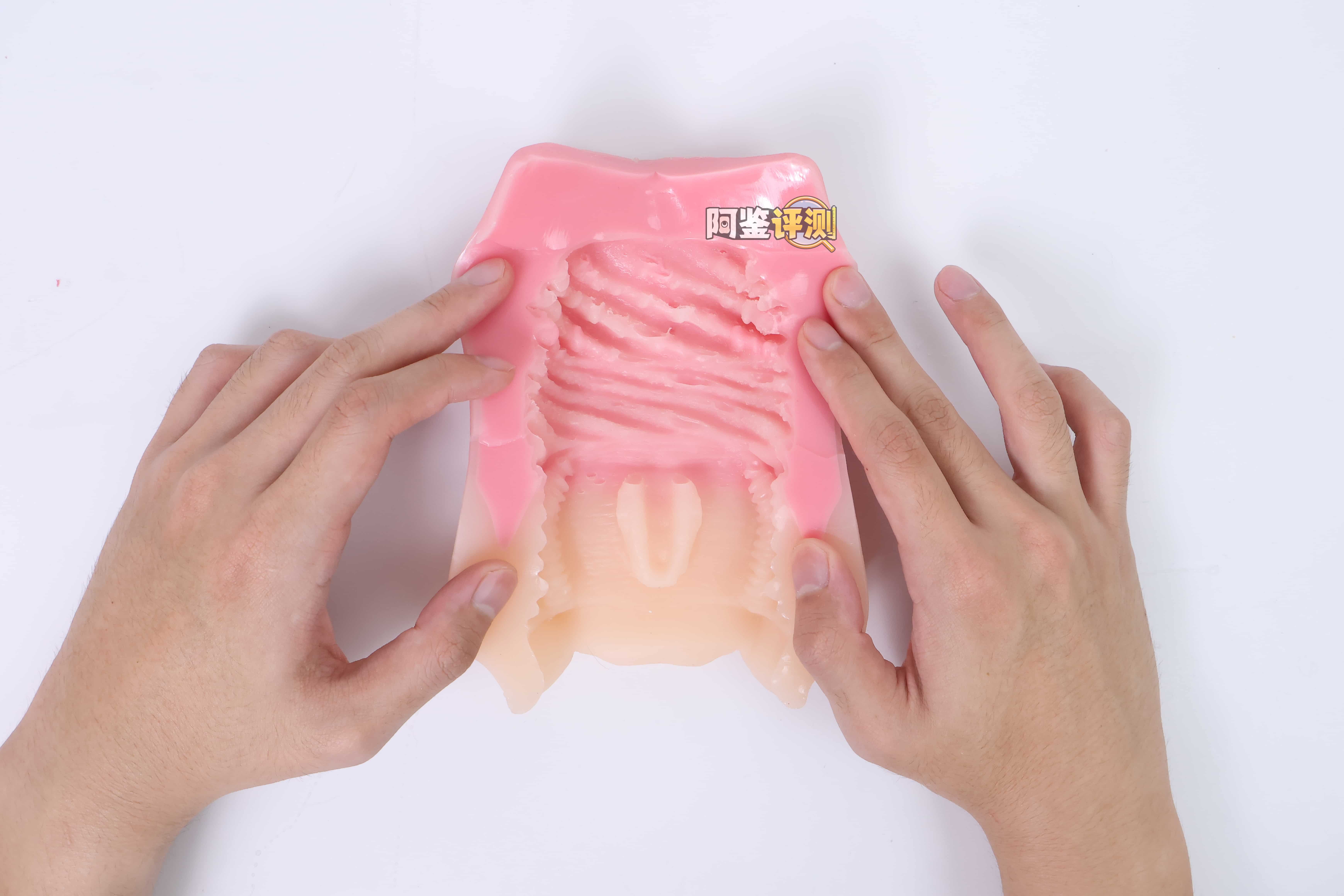 A-one——”回转双唇”评测!孩子们,这根本就不是口交杯....