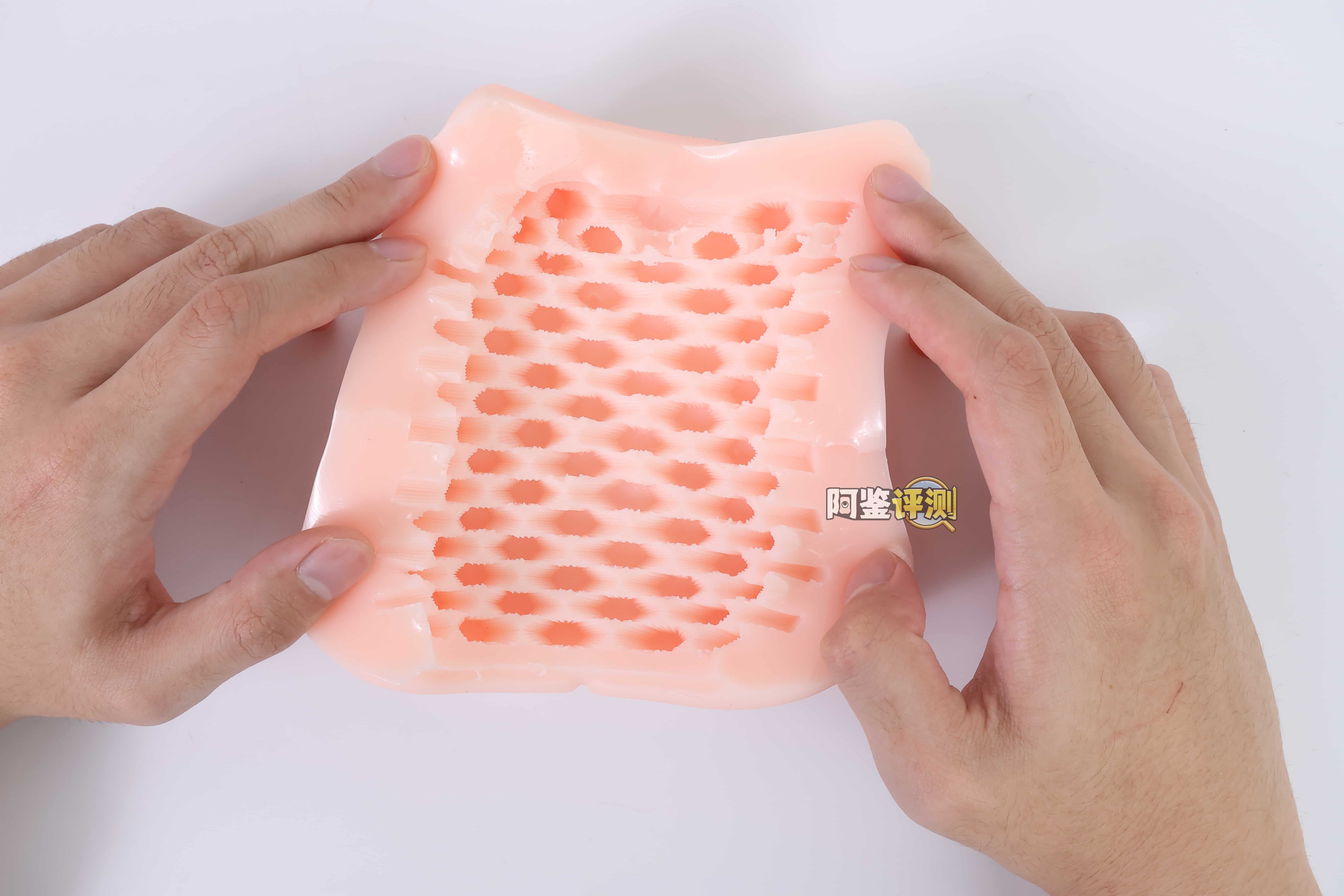 LIGRE——”六边之力”评测!楼梯一样的新颖刷子刺激感,但结构太过密集让牛牛很容易麻木...