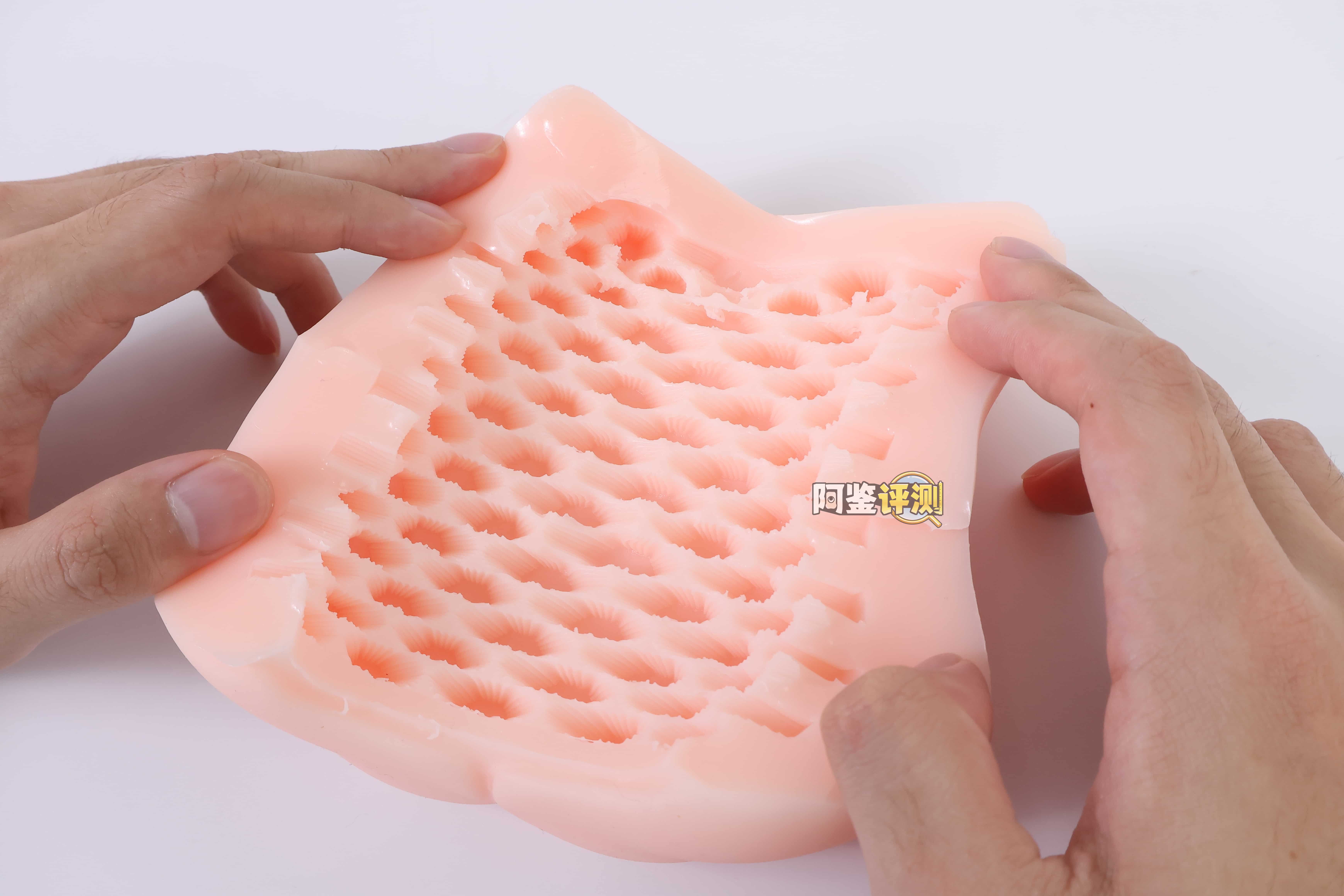 LIGRE——”六边之力”评测！楼梯一样的新颖刷子刺激感，但结构太过密集让牛牛很容易麻木...