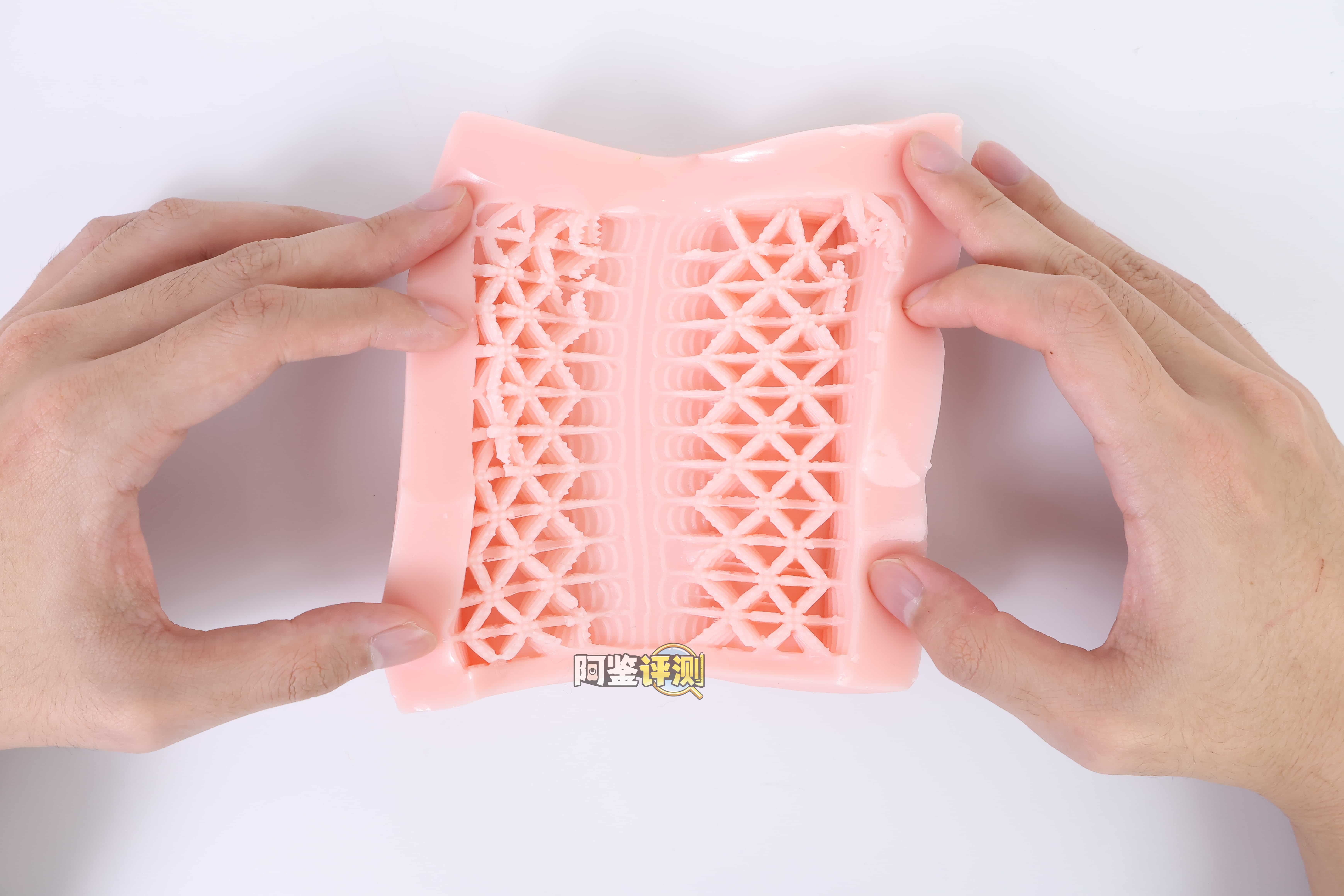 火炮——”假面怪盗”评测!越来越浮夸的双面结构!像是玻璃花窗一样的复杂网格凸起