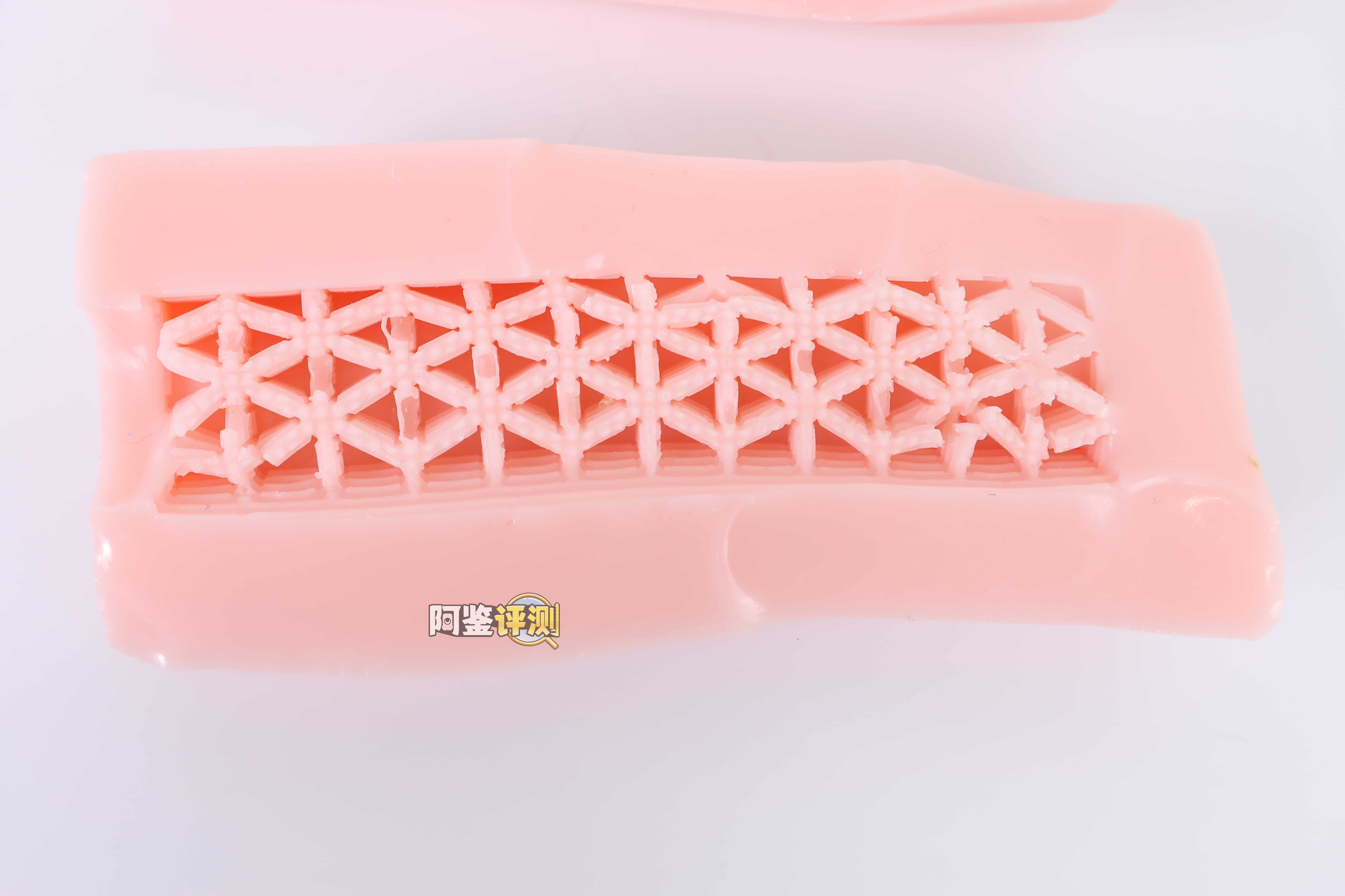 火炮——”假面怪盗”评测!越来越浮夸的双面结构!像是玻璃花窗一样的复杂网格凸起